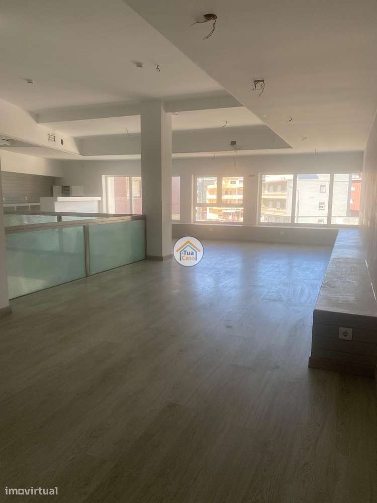 ️ Prédio no centro de Coimbra — junto ao Hospital da Universidade. - Grande imagem: 4/12