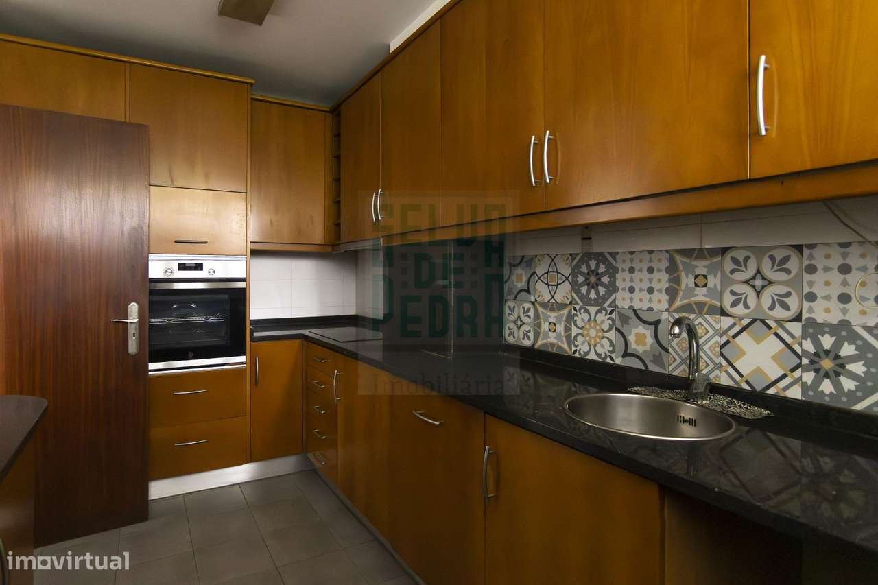 T4 duplex nos Montes Burgos p/ arrendamento - Grande imagem: 5/19