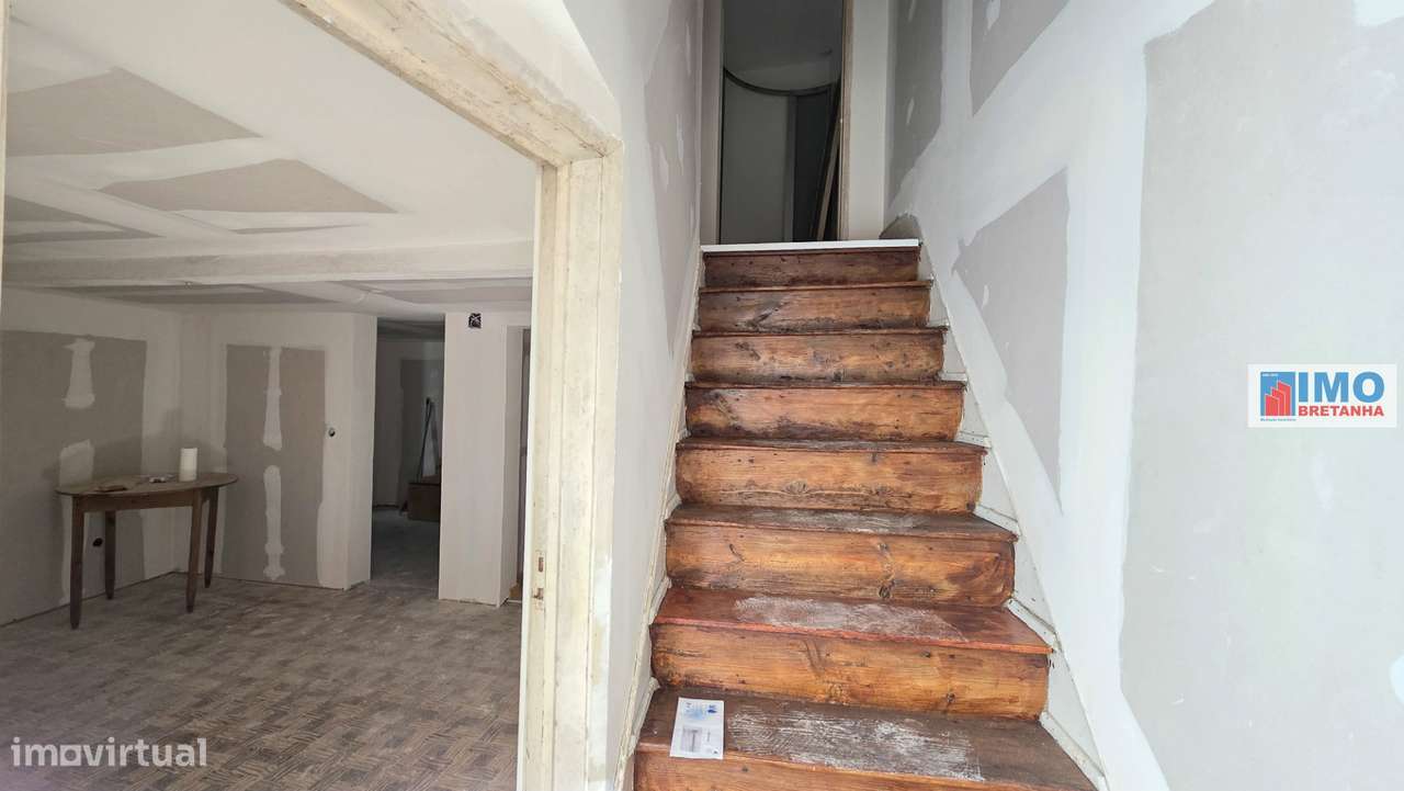 Moradia V2 p/ Renovar - Escalos de Cima-13