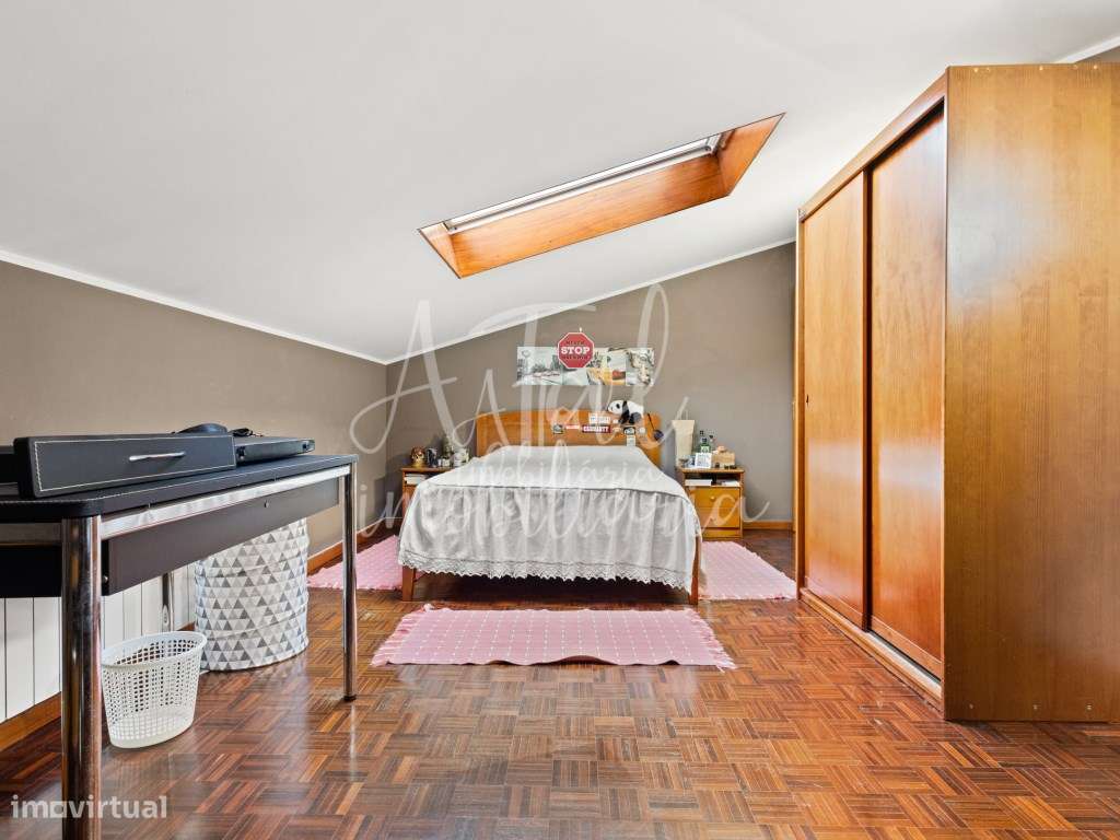 Duplex T5 no centro de Ponte de Lima com terraço panorâmico e 2 gar...-31