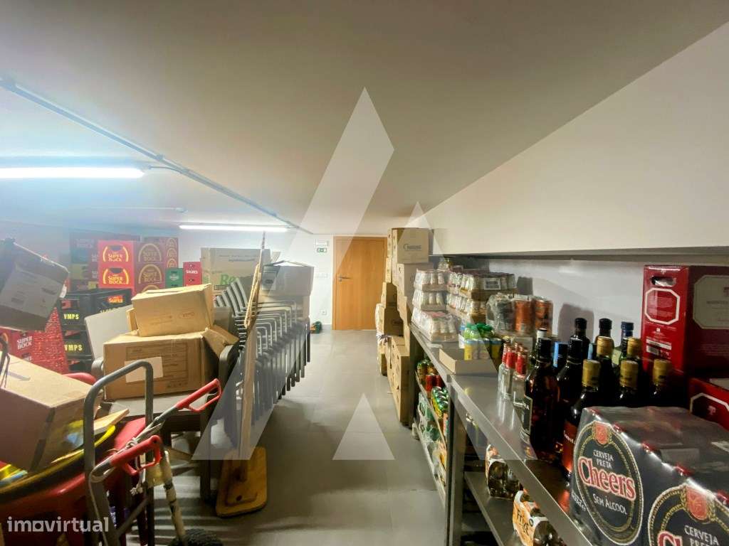 Café para Trespasse no Centro de Albergaria-a-Velha, com jogos da S...-25