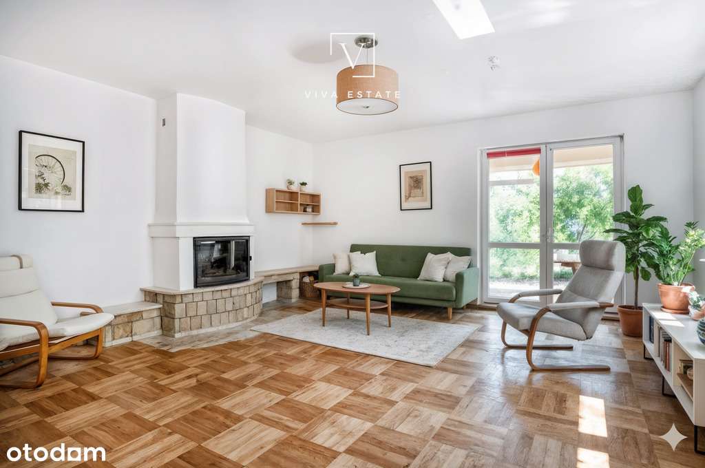 Rodzinny dom w otoczeniu zieleni-0