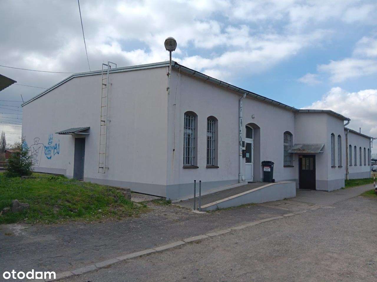 Tarnów - dwa garaże o pow. 48,05 m2 (+ tor, plac parkingowy)