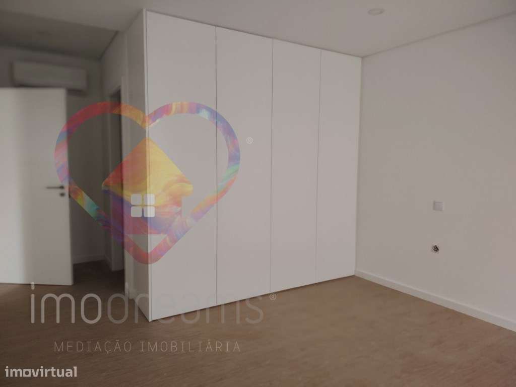 Apartamento T2 com Terraço em Esgueira, Aveiro-3