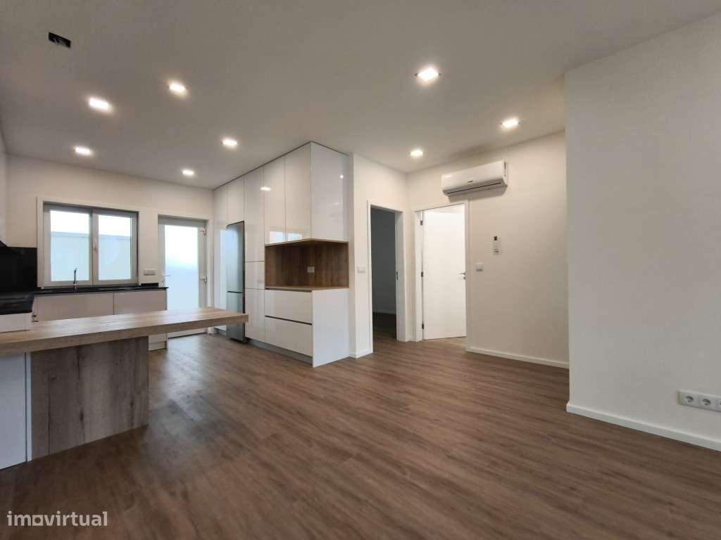 Moradia T2 remodelada para arrendar na Meadela - Grande imagem: 2/15