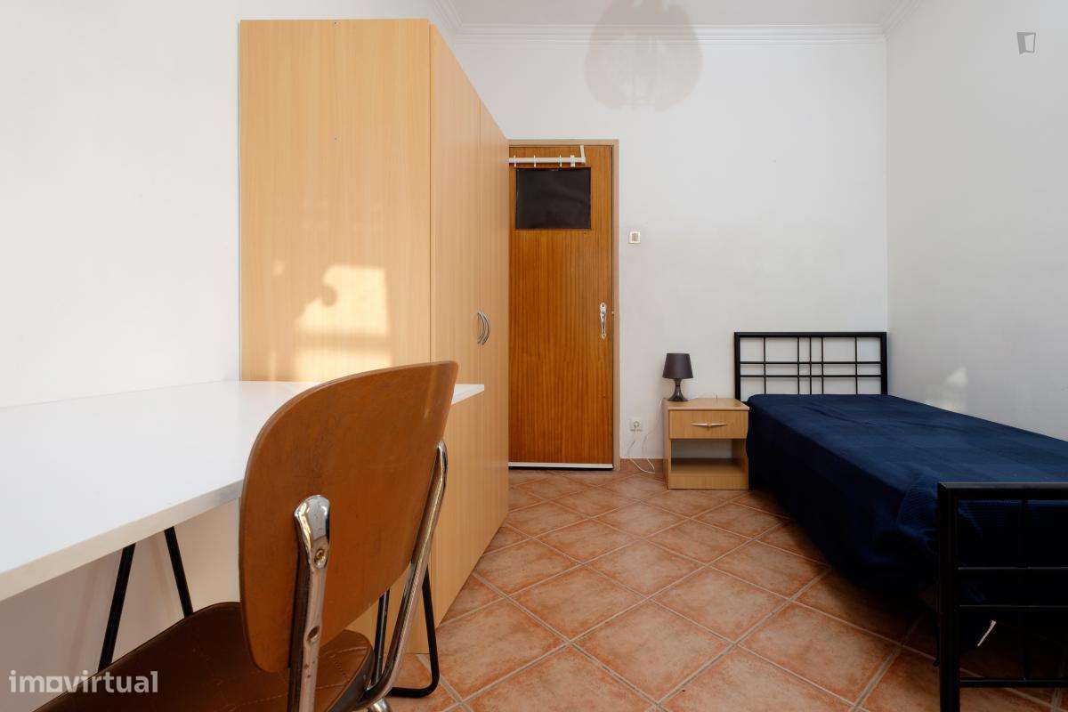 Quarto - localizado em Arregaça Coimbra - Grande imagem: 5/21