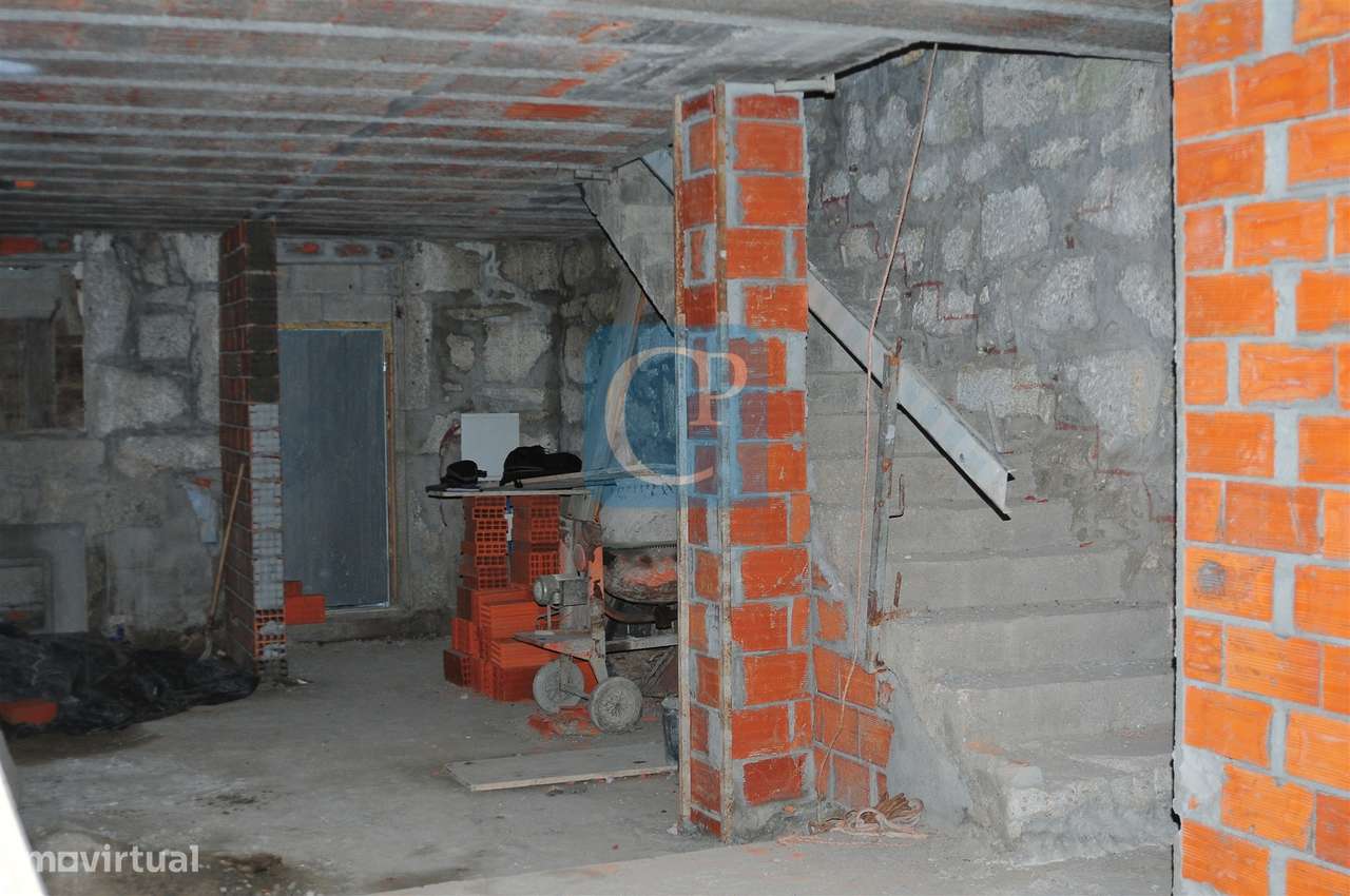 Moradia em reabilitação T1+1 com jardim à rotunda da Boavista - Grande imagem: 4/10