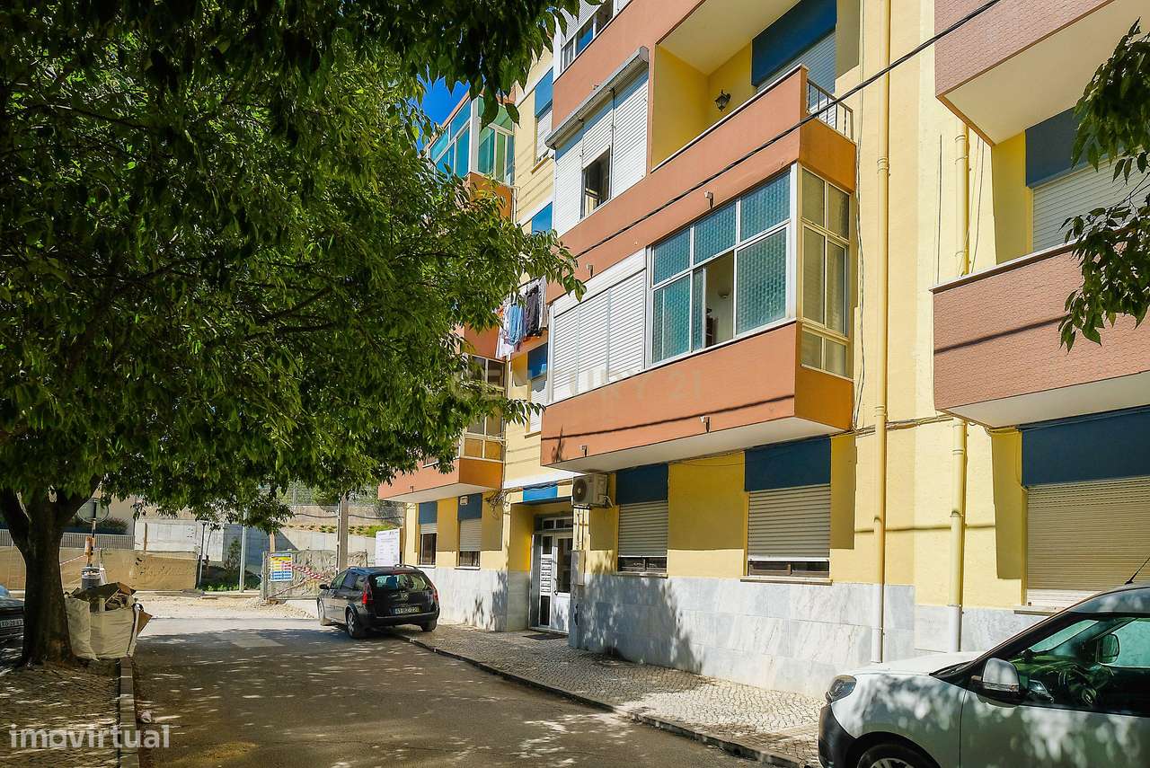Apartamento T3  remodelado no Pragal-33
