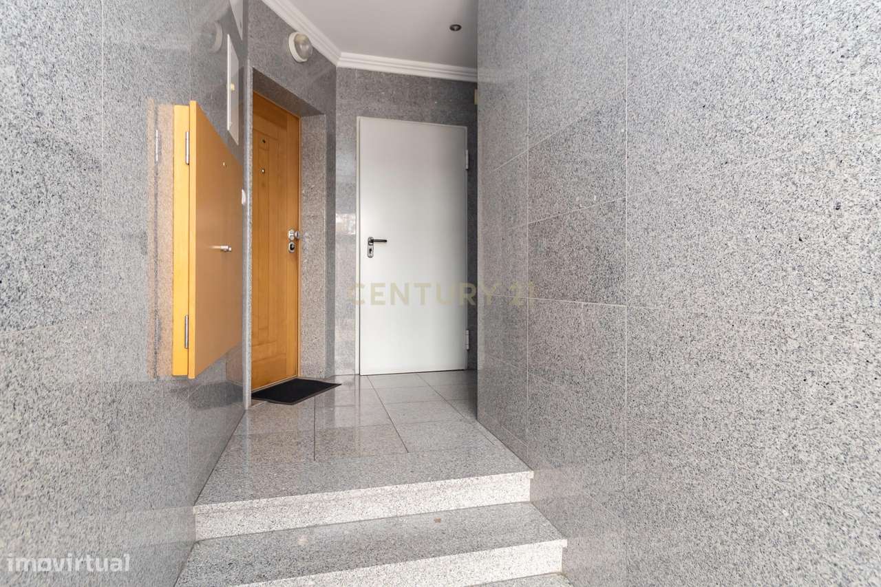 Apartamento T2 na  Quinta do Bom Retiro, Sobreda-3