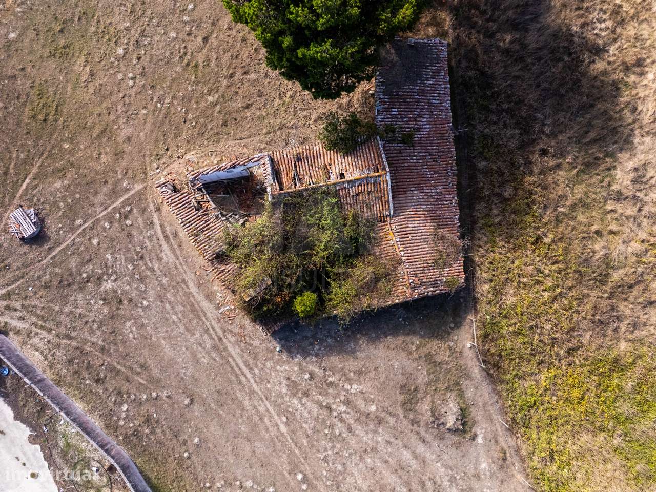 Terreno com ruína na Serra do Bouro - Grande imagem: 4/11