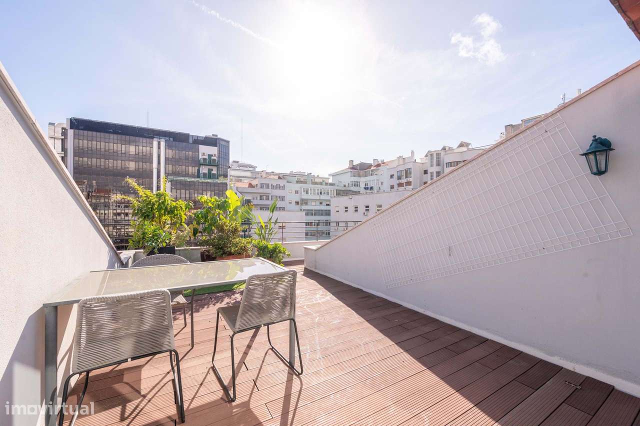 Apartamento T2 com 4 terraços e garagem nas Avenidas Novas, Lisboa-46