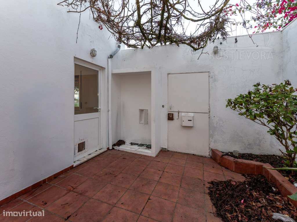 Moradia Unifamiliar T4 com quintal e terraço | Évora-8