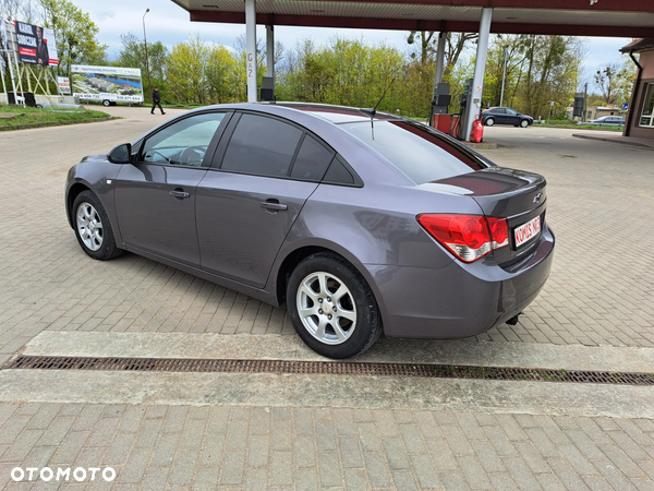 Chevrolet Cruze - 13