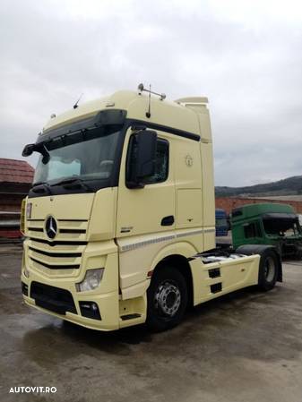 Dezmembram camion Mercedes-Benz ACTROS MP4 - 11