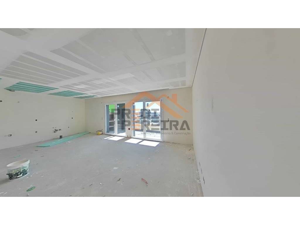 Apartamento T3, localizado em Santo António dos Cavaleiros. - Grande imagem: 5/26