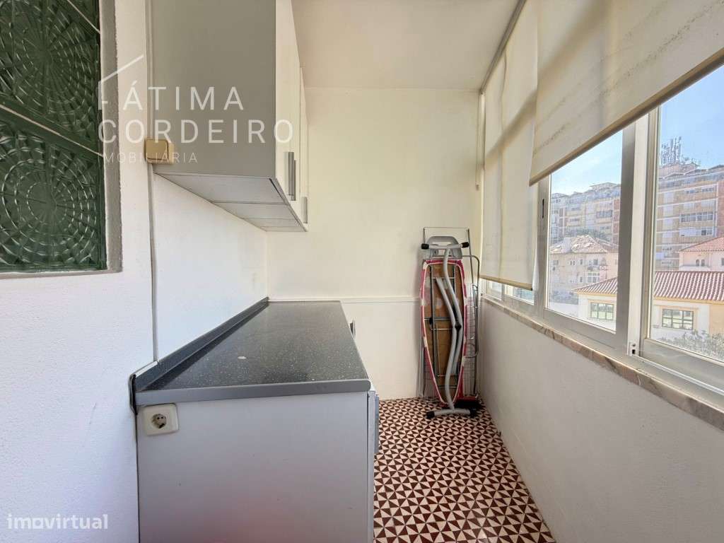T2 remodelado, localizado no coração da Praça Gil Vicente-16