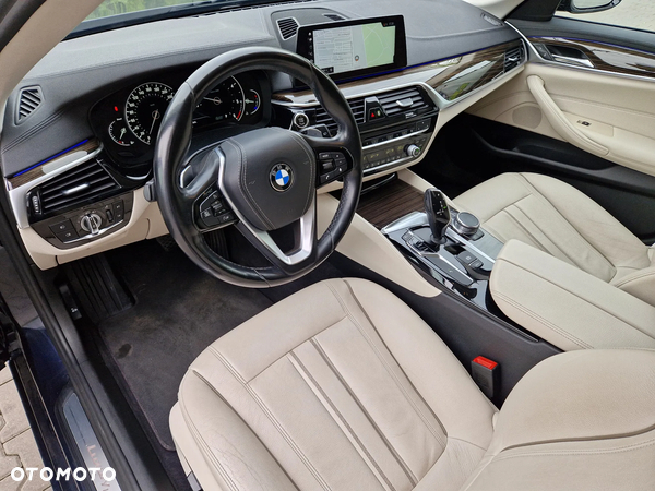 BMW Seria 5 520d xDrive Luxury Line sport - 24