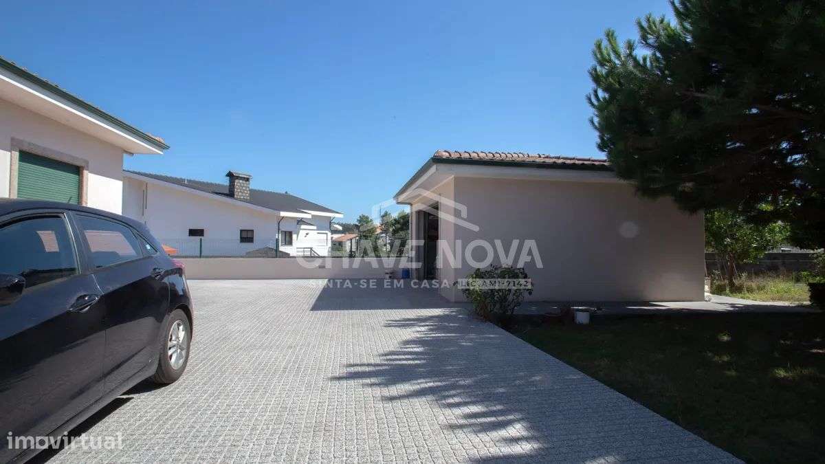 Moradia Isolada V4 c/ Terreno em Argoncilhe-6