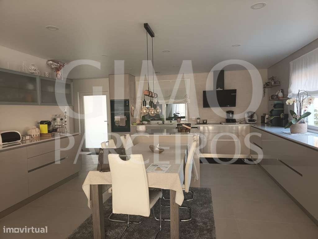 Moradia T3 Moderna e Confortável em Oliveira do Bairro.-2