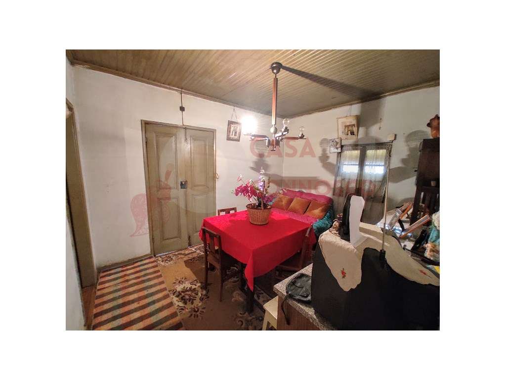 Moradia M3 com pátio e terreno com poço-7