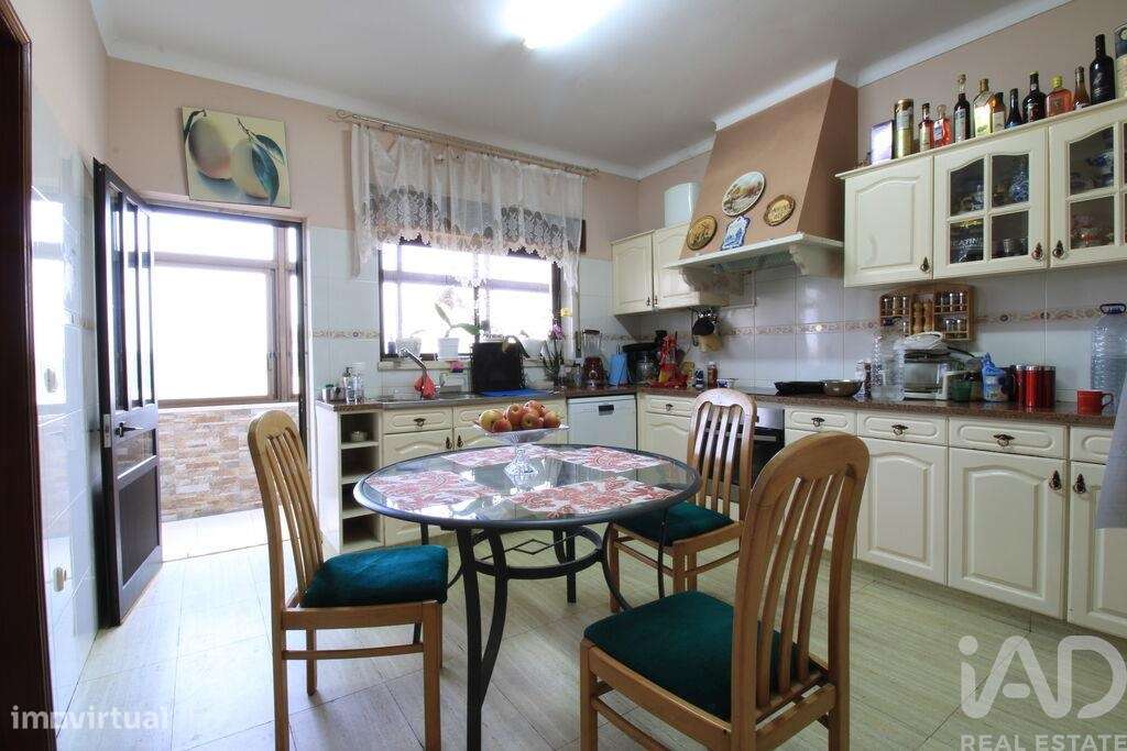 Prédio em Samora Correia de 135 m2