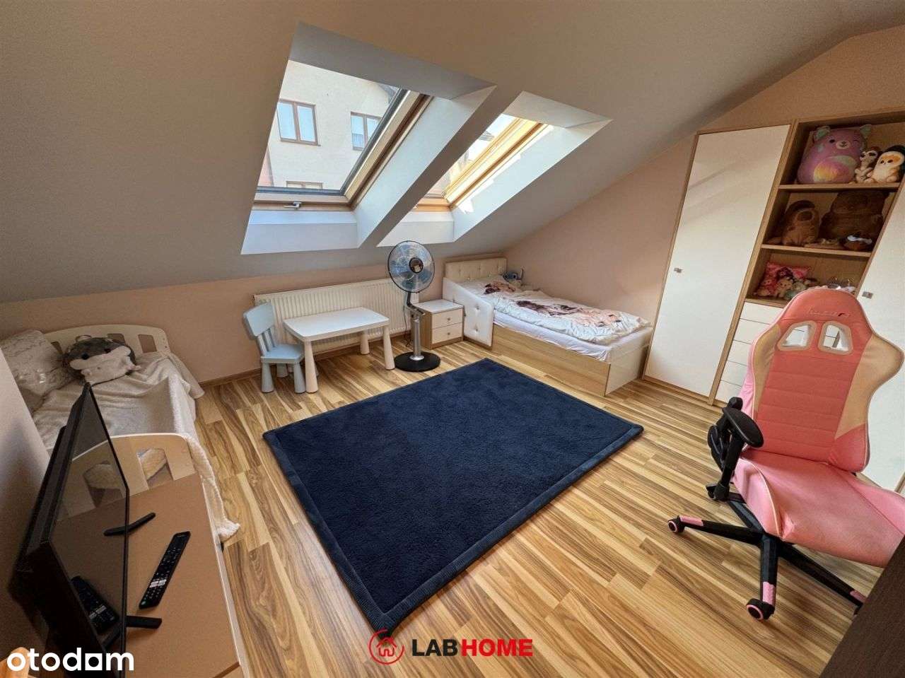 Komfortowy bliźniak blisko pałacowego wzgórza-15