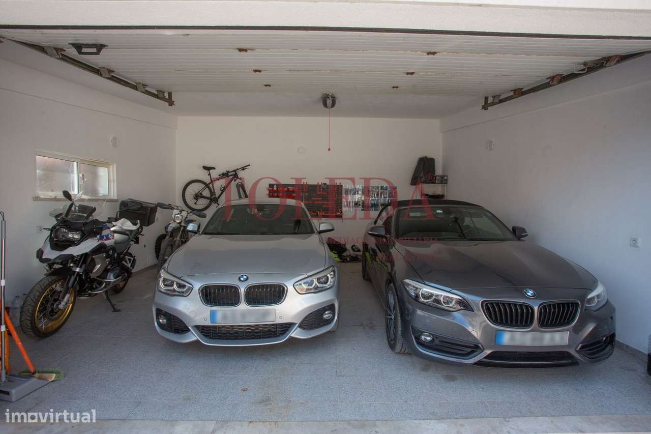 Moradia Isolada T4 em Azeitão com Piscina, Garagem e Churrasqueira-15