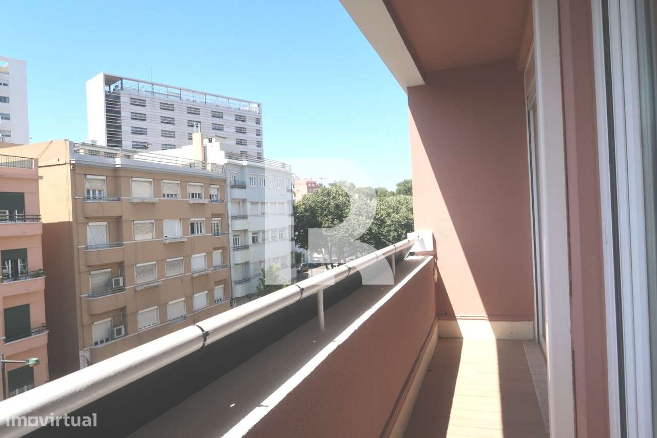Apartamento T2+2 Remodelado na Infante Santo - Lisboa - Grande imagem: 5/17