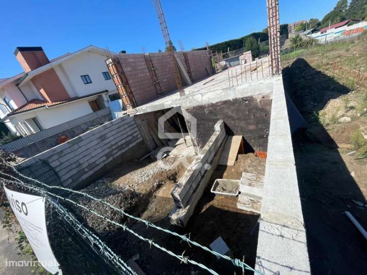 Moradia Nova com Piscina-6