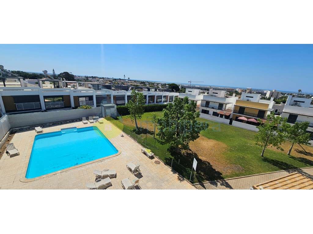 Moradia T4 com 260m2 de área e cave de 95m2, localizada no Monte da...-56