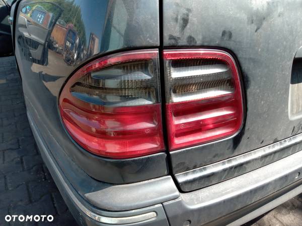 Lampa tylna lewa w błotnik MERCEDES E W210 kombi lift - 1