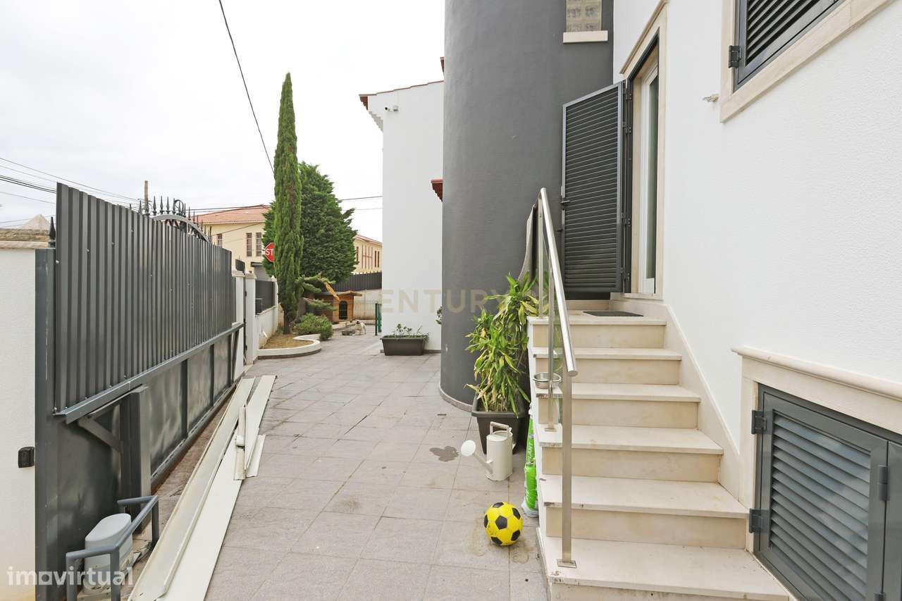 Moradia Isolada com 5 Quartos em Odivelas-7