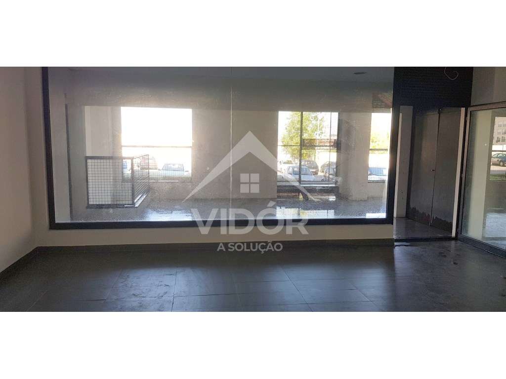 Loja em Matosinhos c/ montra e lugar de garagem - Circunvalação - Grande imagem: 2/13