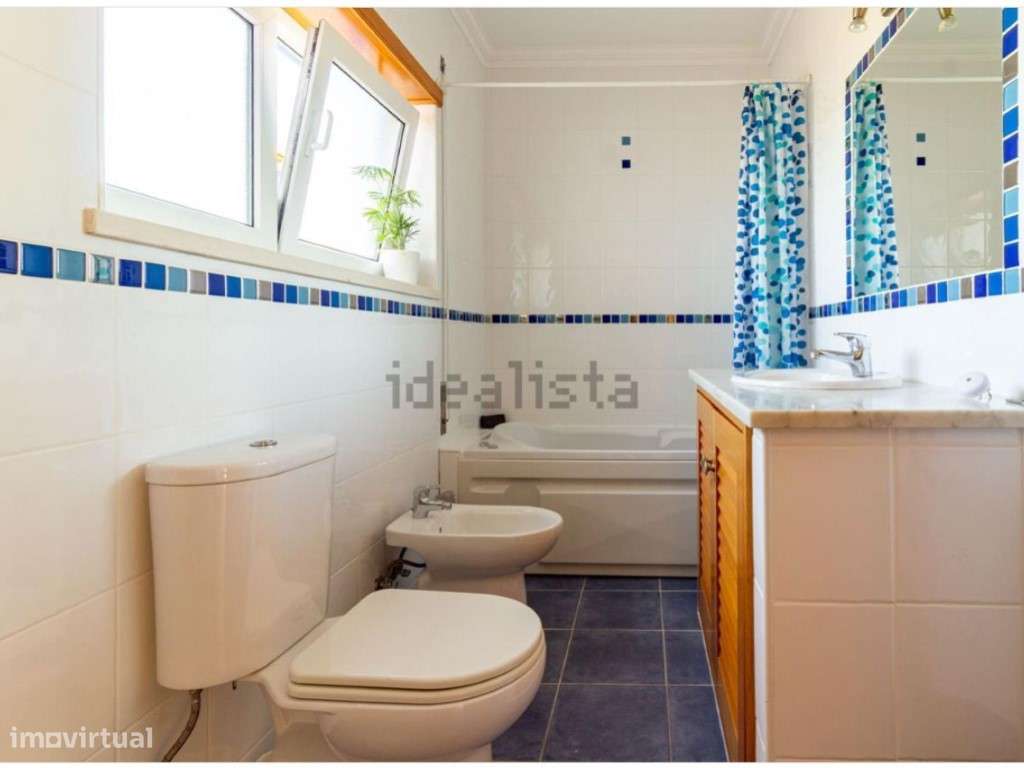 Moradia T4 com Piscina e Jardim nas margens da Lagoa-27