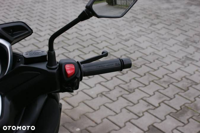 Yamaha X-max - 16