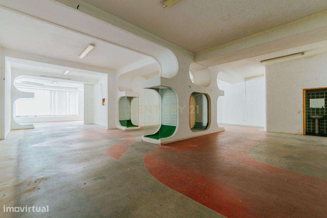 Arrendamento de Loja com 3 pisos em Almada - Grande imagem: 4/36
