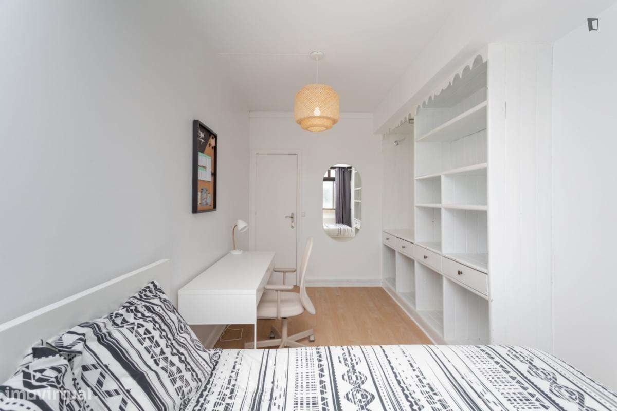 Quarto - localizado em Marquês de Pombal Lisbon - Grande imagem: 4/38