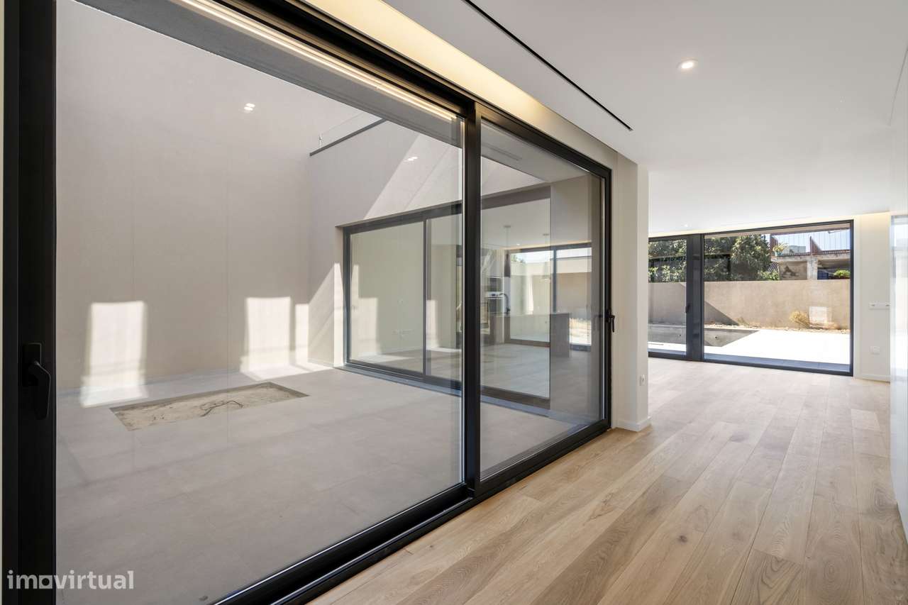 Moradia T3 de Luxo com 3 Suítes, Escritório e Piscina-13