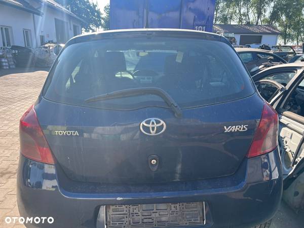 Tylna klapa toyota yaris 2 - 1