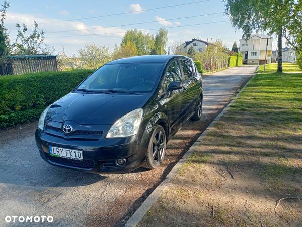 Toyota Corolla Verso 2.2 D-4D Premium - 1