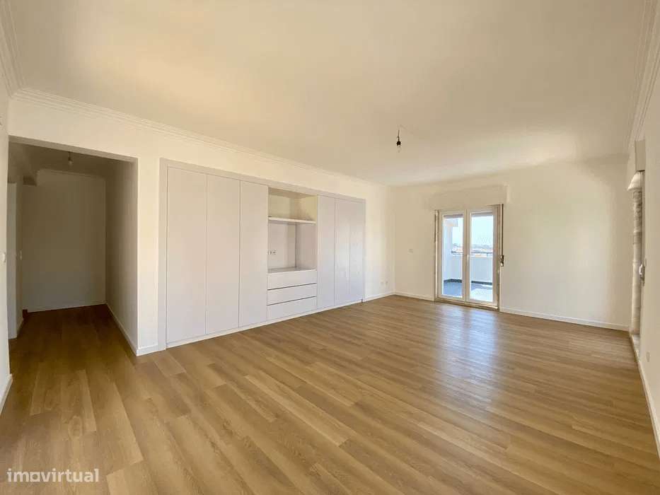 Fabuloso T3 Duplex Remodelado a Estrear na Tapada das Mercês-10