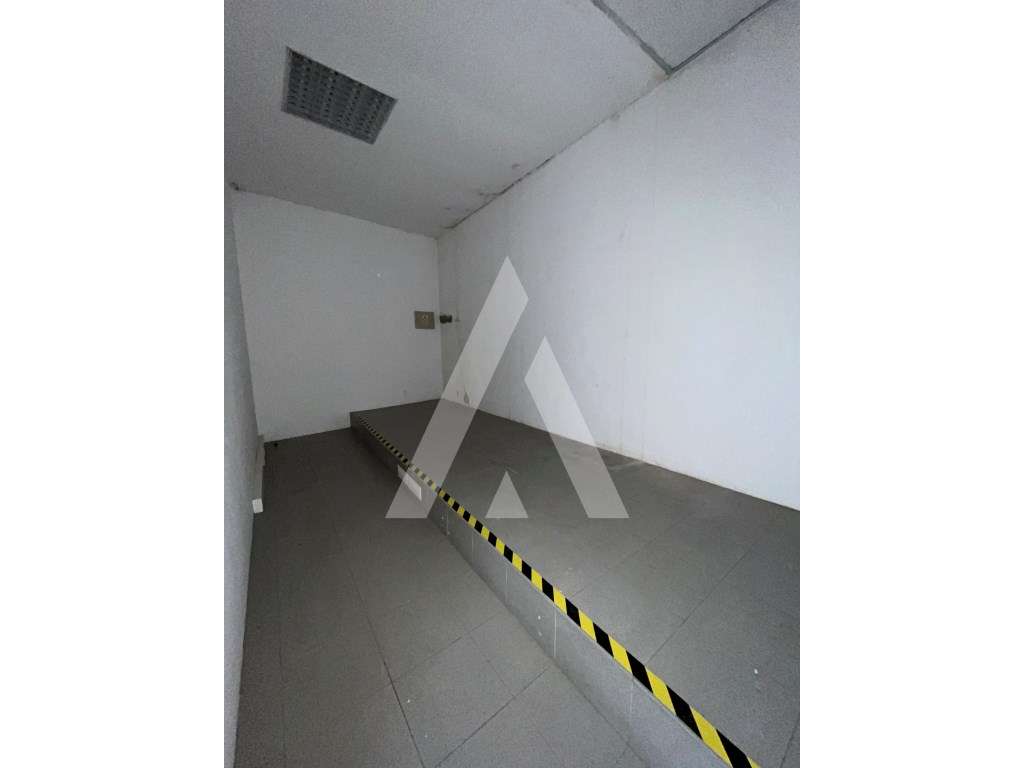 Edifício composto por Lojas e Escritórios no centro Histórico de Év...-9