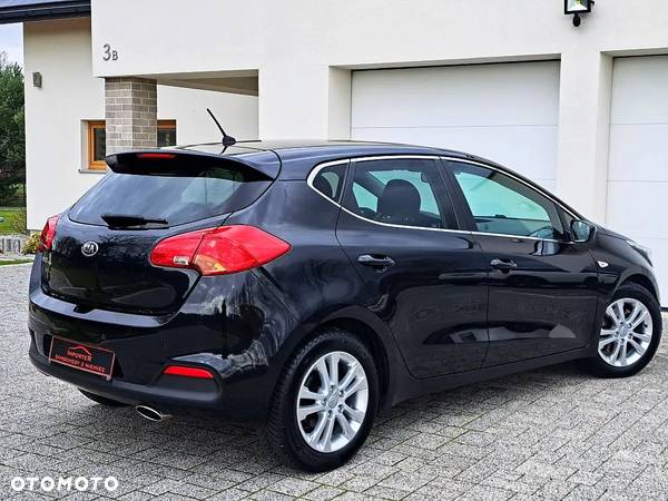 Kia Ceed 1.6 GDI Fifa World Cup Edition - 4