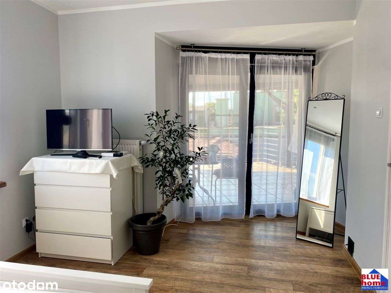 Dom z świetnej lokalizacj z tarasem i garażem.-13