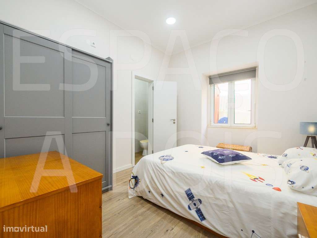 Amadora Centro | T3 Remodelado com 2 Suites e um Fantástico Logrado...-42
