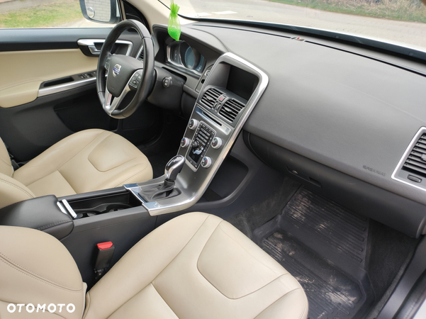 Volvo XC 60 T6 AWD Geartronic Momentum - 6