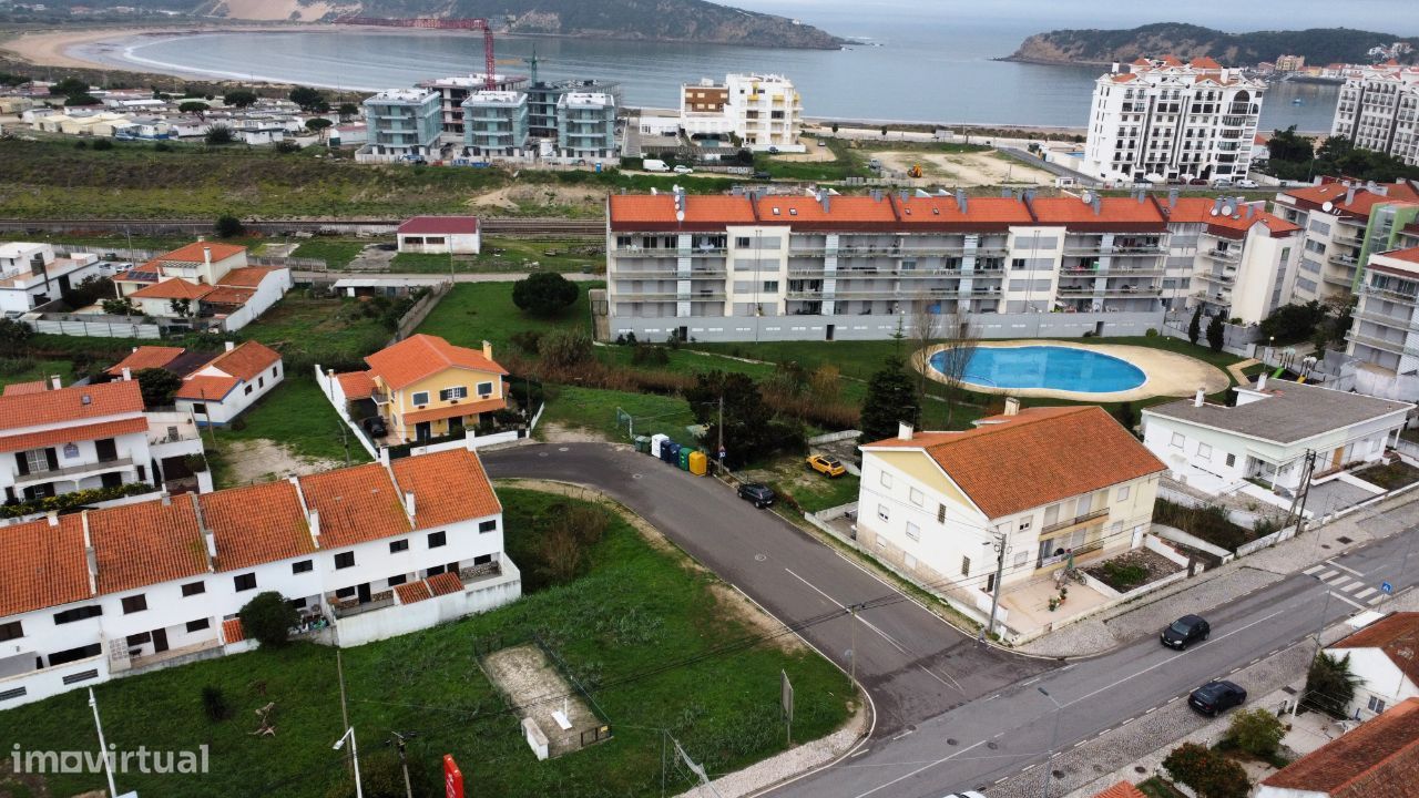 Lote urbano construção moradia T4 400 metros praia São Martinho Porto