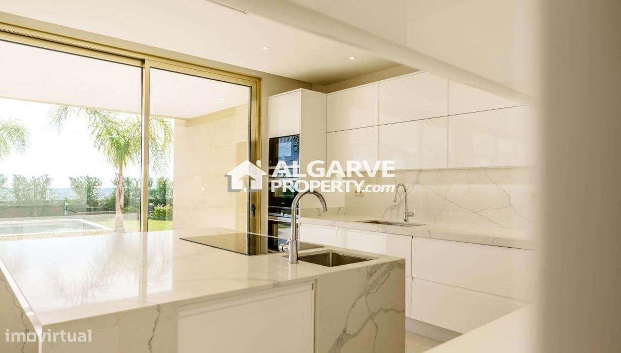 Moradia Térrea T4 no Algarve com Piscina, Vista Panorâmica e Elevada E - Grande imagem: 4/9