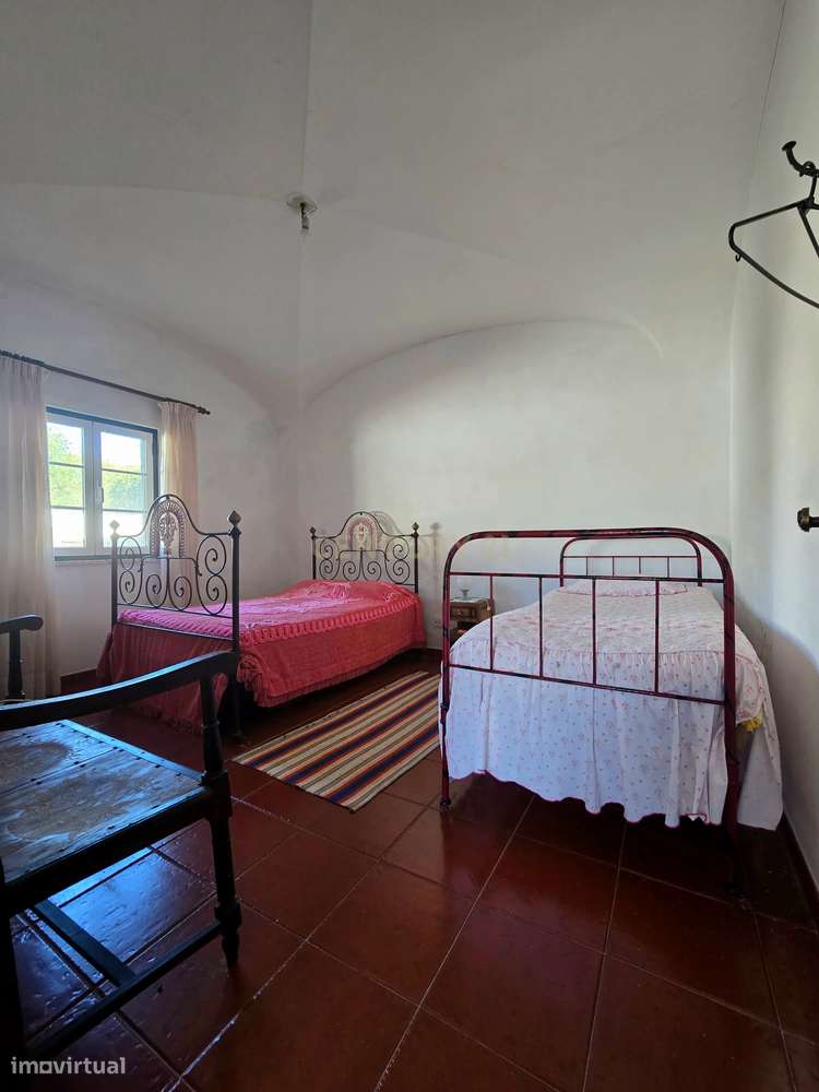 Moradia T3 com 2000 m² de Terreno, Poço, Forno Tradicional e Garagem –-12