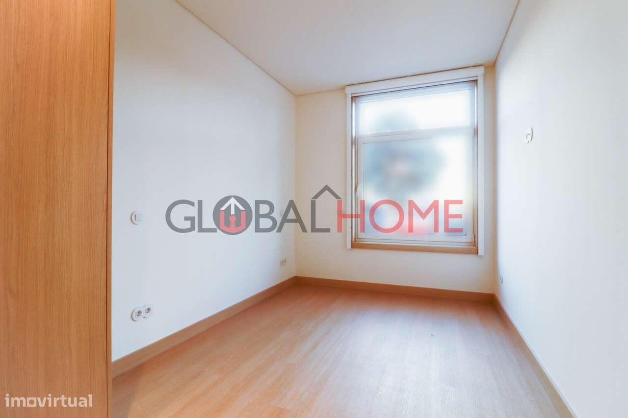 Apartamento T2 Renovado com Terraço em Fânzeres-29